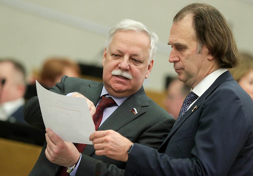 Член Комитета по финансовому рынку Владимир Сенин и член Комитета по аграрным вопросам Сергей Лисовский