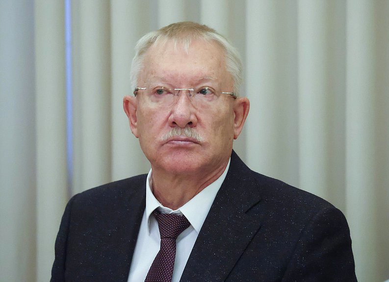 Председатель Комитета по контролю Олег Морозов