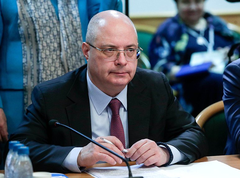 Председатель Комитета по вопросам собственности, земельным и имущественным отношениям Сергей Гаврилов