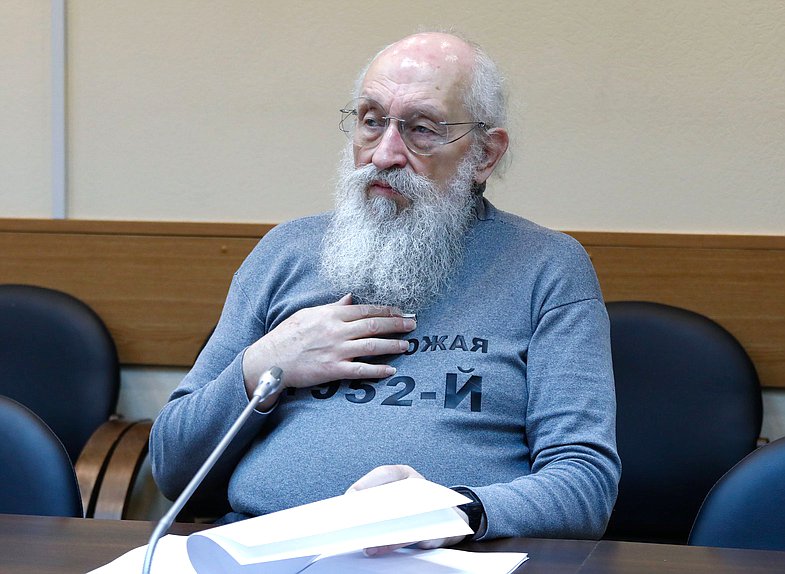 Член Комитета по просвещению Анатолий Вассерман