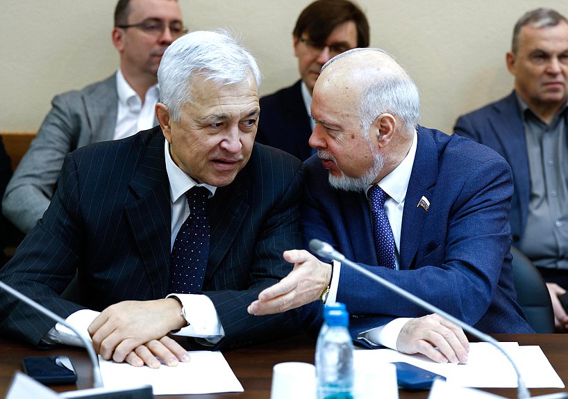 Члены Комитета по экологии, природным ресурсам и охране окружающей среды Азат Ягафаров и Вадим Шувалов