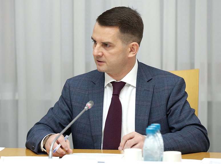 Председатель Комитета по труду, социальной политике и делам ветеранов Ярослав Нилов