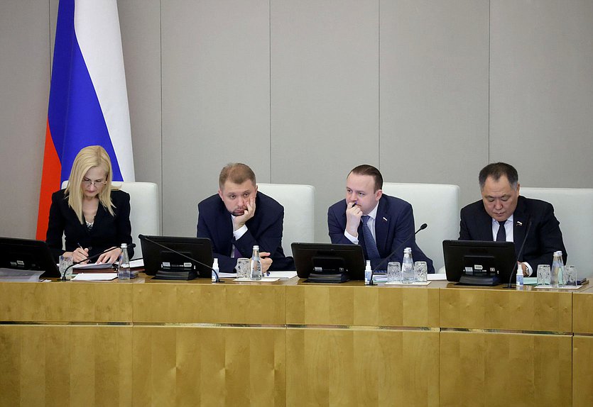 Заместители Председателя Государственной Думы Ирина Яровая, Борис Чернышов, Владислав Даванков и Шолбан Кара-оол