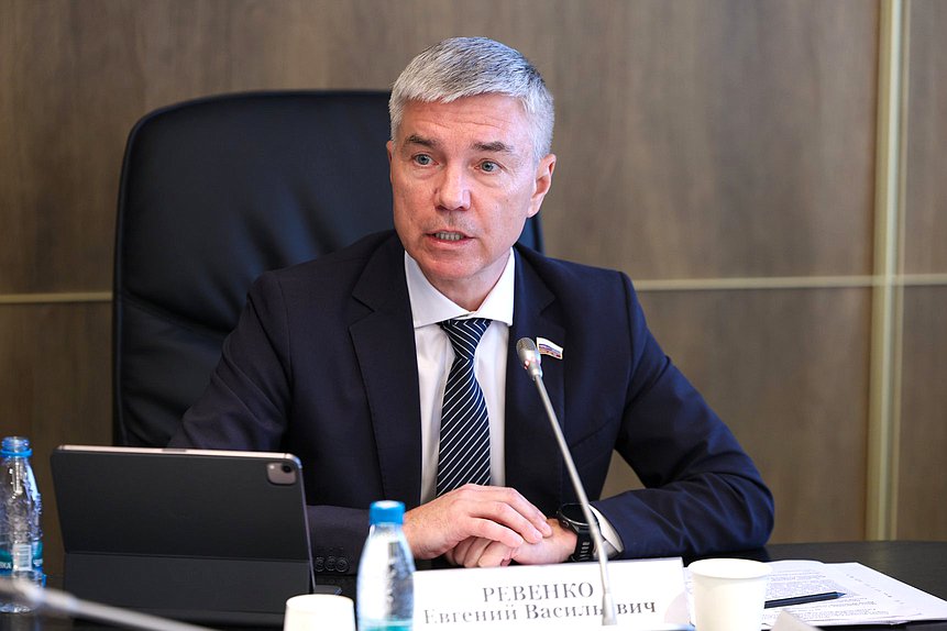 Член Комитета по физической культуре и спорту Евгений Ревенко