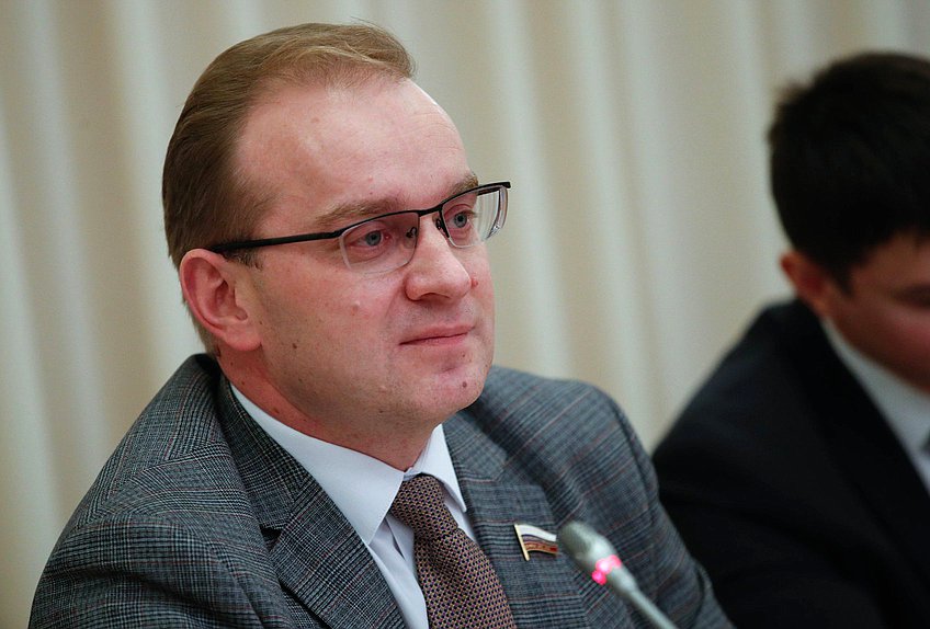 Член Комитета по охране здоровья Михаил Кизеев