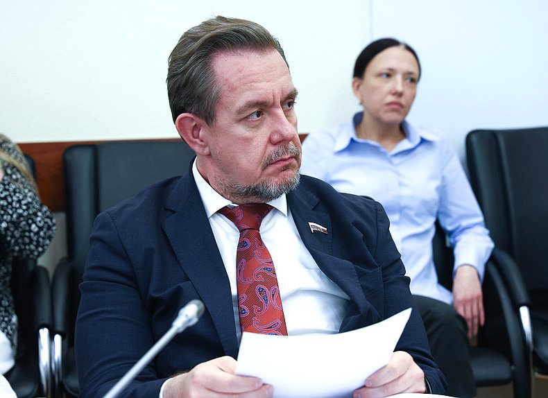 Член Комитета по науке и высшему образованию Александр Асафов