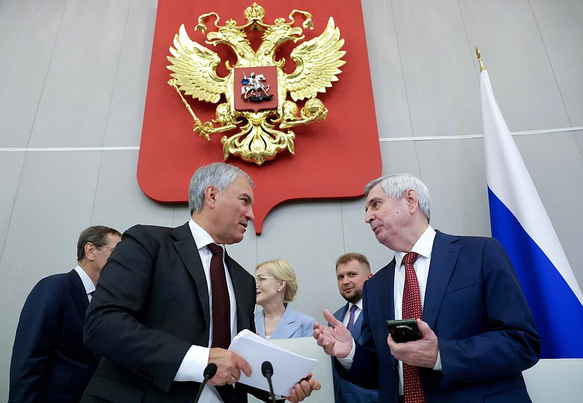 Председатель Государственной Думы Вячеслав Володин и Первый заместитель Председателя Государственной Думы Иван Мельников