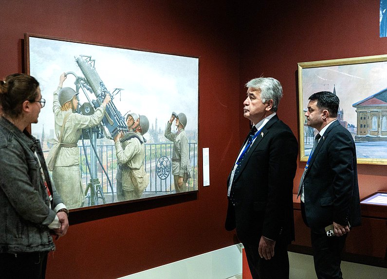 Члены делегаций стран-членов ОДКБ посетили выставки "Великая Победа. Россия - моя история" и "Без срока давности. Нюрнберг. 80 лет" в Москве