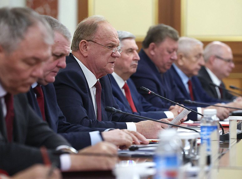 Руководитель фракции КПРФ Геннадий Зюганов