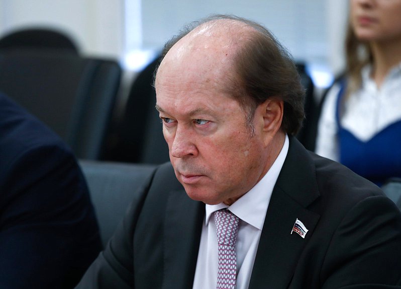 Заместитель Председателя Комитета по науке и высшему образованию Владимир Кононов