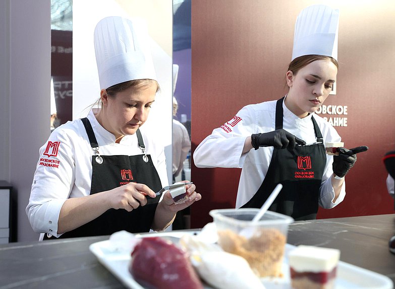 Председатель Государственной Думы Вячеслав Володин посетил Форум колледжей Москвы