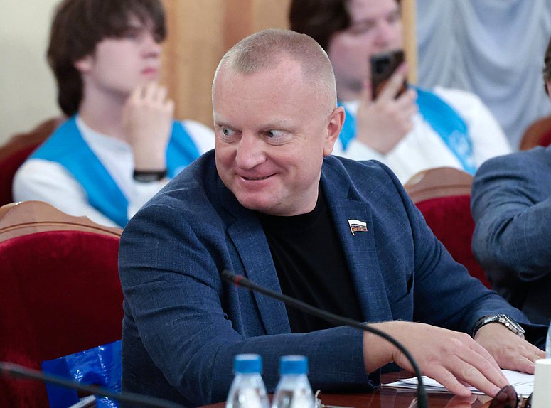 Первый заместитель Председателя Комитета по вопросам собственности, земельным и имущественным отношениям Иван Сухарев