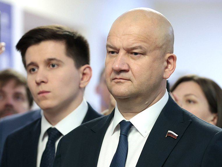 Член Комитета по транспорту и развитию транспортной инфраструктуры Олег Гарин