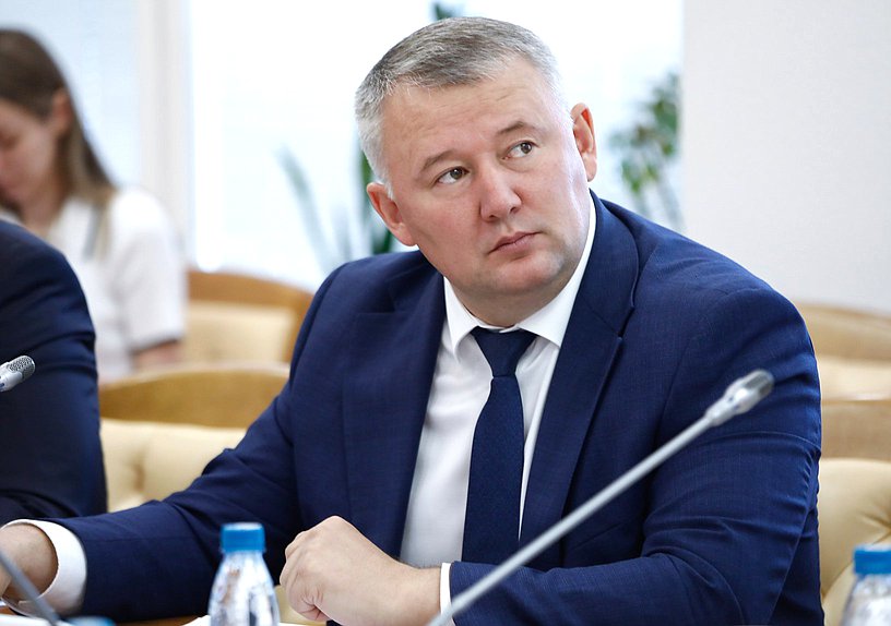 Член Комитета по молодежной политике Вячеслав Дамдинцурунов