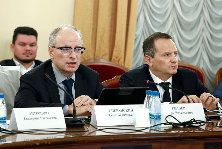 Круглый стол на тему: "Независимая оценка квалификации специалистов в области инженерных изысканий, проектирования и строительства. Опыт и направления развития. Перспективы внедрения НОК в сфере ЖКХ"