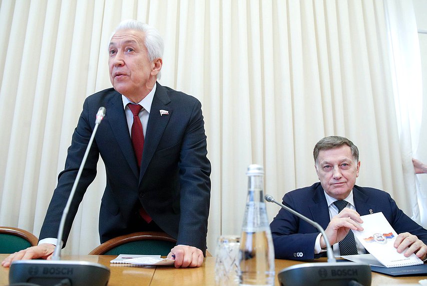 Руководитель фракции «Единая Россия» Владимир Васильев и Первый заместитель руководителя фракции Вячеслав Макаров