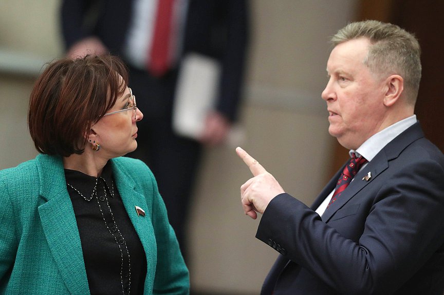 Член Комитета по обороне Татьяна Кусайко и Первый заместитель Председателя Комитета по аграрным вопросам Олег Нилов