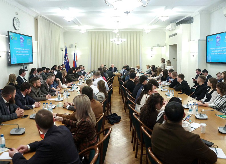 Круглый стол на тему «Малые формы хозяйствования. Возможности, задачи и перспективы»