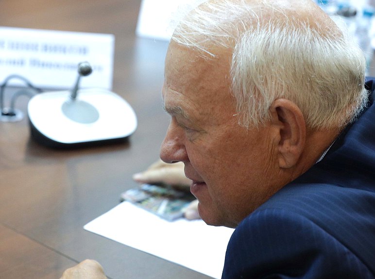 Заместитель Председателя Комитета по экологии, природным ресурсам и охране окружающей среды Анатолий Грешневиков