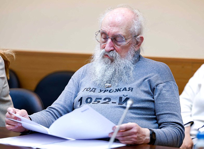 Член Комитета по просвещению Анатолий Вассерман