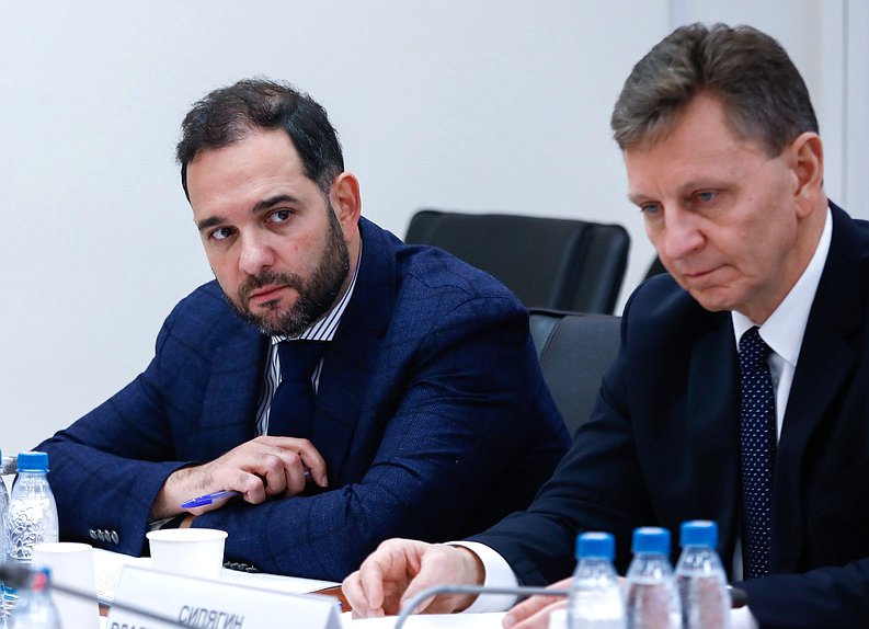 Первые заместители Председателя Комитета по науке и высшему образованию Александр Мажуга и Владимир Сипягин