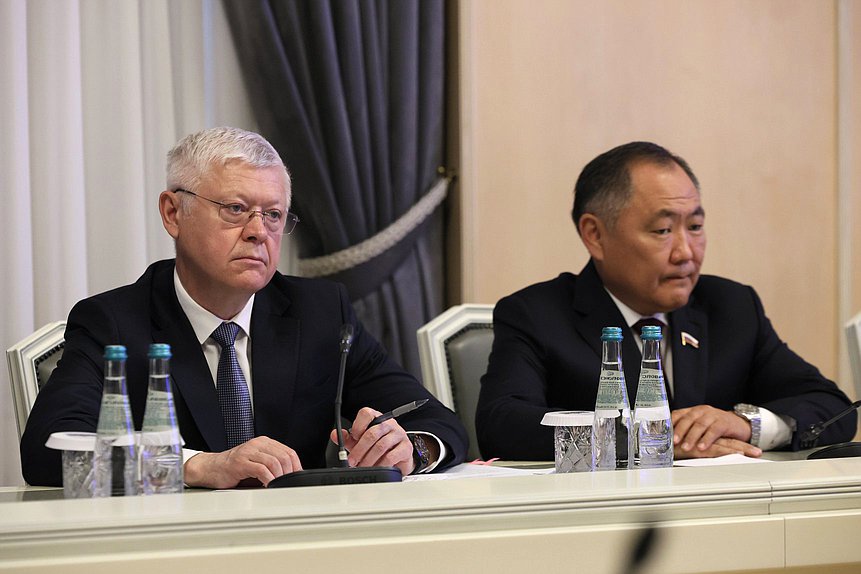Chairman of the Committee on Security and Corruption Control Vasily Piskarev and Deputy Chairman of the State Duma Sholban Kara-ool