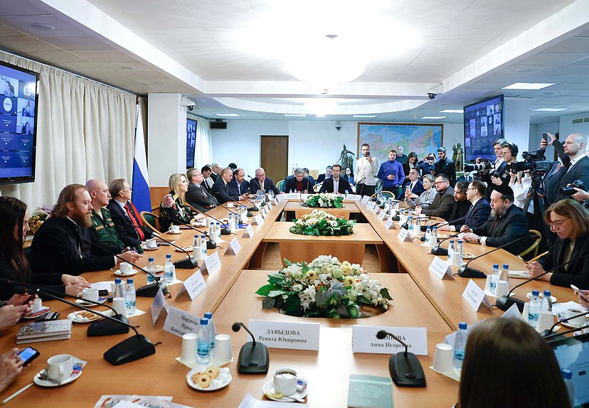 Круглый стол на тему «Реализация Основ государственной политики по сохранению и укреплению традиционных российских духовно-нравственных ценностей в медиапространстве»