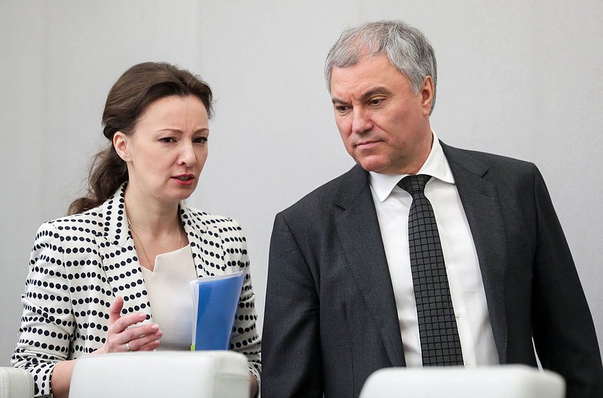 Председатель Государственной Думы Вячеслав Володин и заместитель Председателя Государственной Думы Анна Кузнецова
