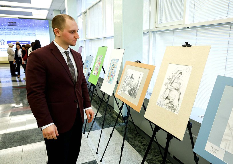 Открытие выставки детских рисунков «Светлое Рождество: детские образы веры и надежды»