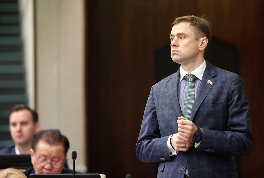 Заместитель Председателя Комитета по строительству и жилищно-коммунальному хозяйству Александр Аксененко