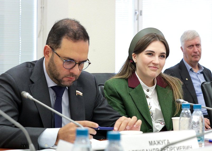 Первые заместители Председателя Комитета по науке и высшему образованию Александр Мажуга и Ксения Горячева