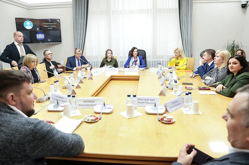 Заседание рабочей группы экспертного совета по защите прав семей с детьми с ограниченными возможностями и здоровья и детьми-инвалидами Комитета по вопросам семьи, женщин и детей