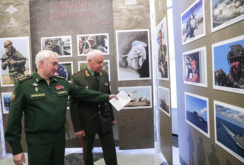 Председатель Комитета по обороне Андрей Картаполов и член Комитета Виктор Соболев