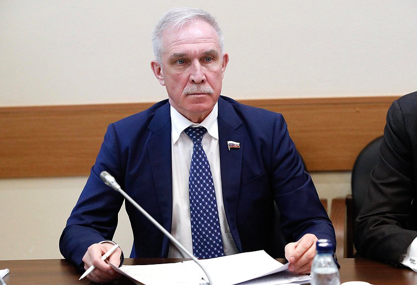 Первый заместитель Председателя Комитета по региональной политике и местному самоуправлению Сергей Морозов