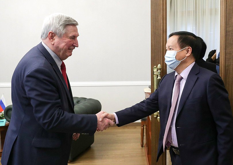 First Deputy Chairman of the State Duma Ivan Melnikov and Ambassador Extraordinary and Plenipotentiary of Vietnam to Russia Ngo Duc Manh