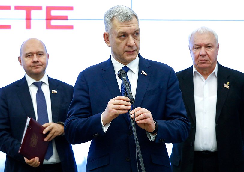 Председатель Комитета по делам национальностей Владимир Иванов