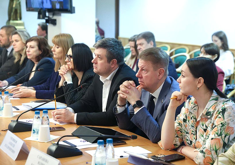 Круглый стол Комитета по просвещению на тему «Порядок подготовки и проведения государственной итоговой аттестации 2026»