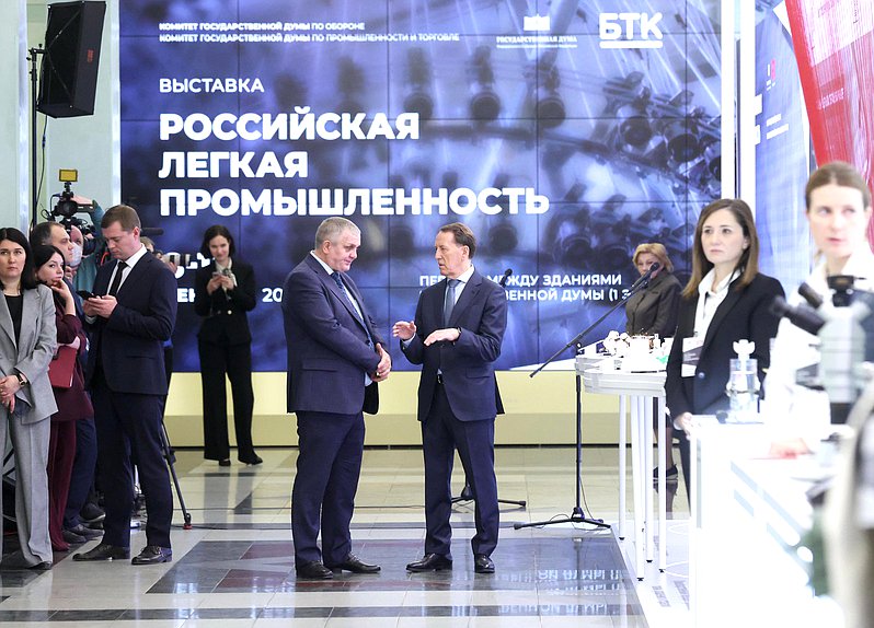 Первый заместитель Председателя Комитета по труду, социальной политике и делам ветеранов Николай Коломейцев и заместитель Председателя Государственной Думы Алексей Гордеев