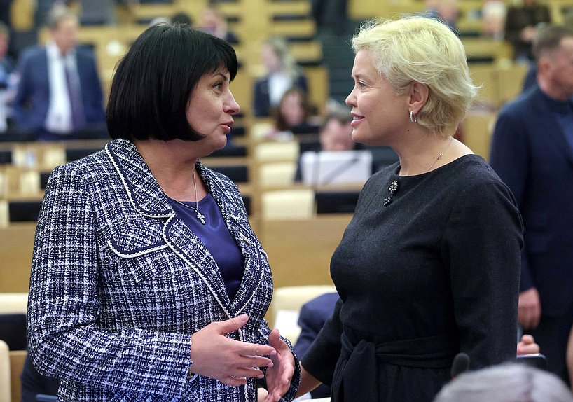 Заместитель Председателя Комитета по туризму и развитию туристической инфраструктуры Татьяна Лобач и заместитель Председателя Комитета по науке и высшему образованию Екатерина Харченко