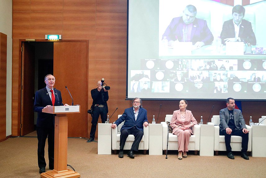 Первый заместитель Председателя Комитета по развитию гражданского общества, вопросам общественных и религиозных объединений Николай Бурляев