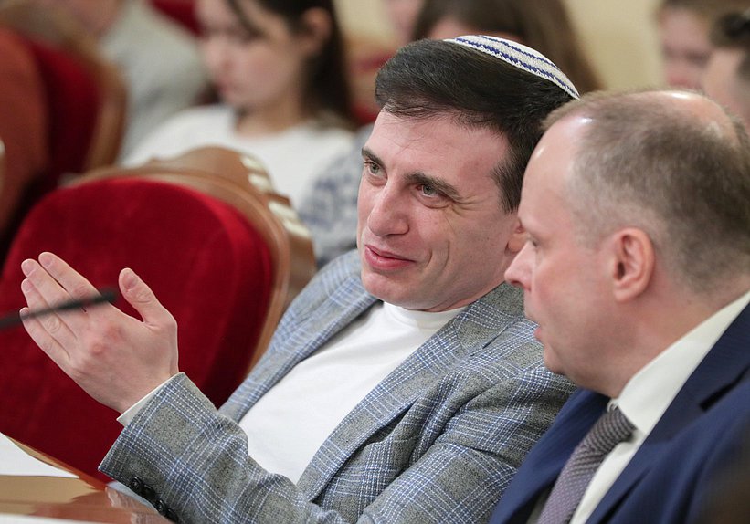 Круглый стол Комитета по вопросам семьи, женщин и детей на тему «Правовое положение многодетных семей в РФ»