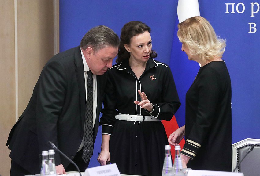 Senator of the Russian Federation Inna Svyatenko and Deputy Chairwoman of the State Duma Anna Kuznetsova