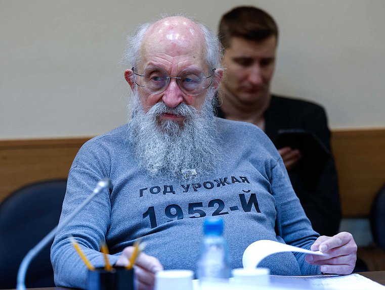 Член Комитета по просвещению Анатолий Вассерман