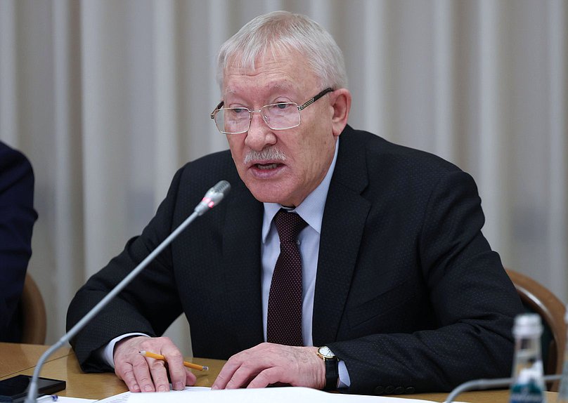 Председатель Комитета по контролю Олег Морозов