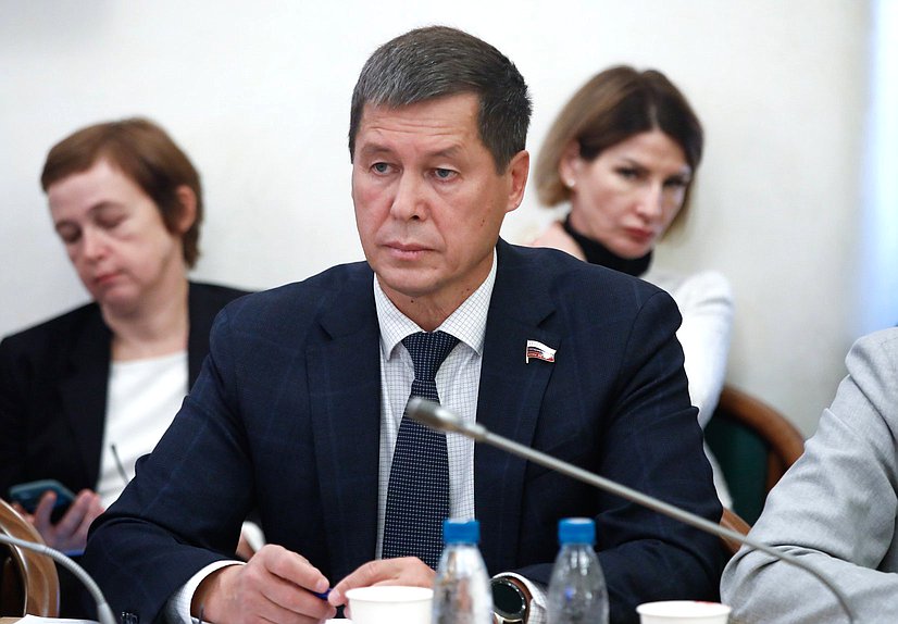 Член Комитета по экологии, природным ресурсам и охране окружающей среды Зариф Байгускаров