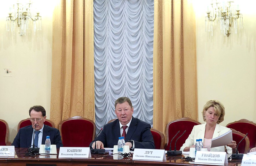 Заместитель Председателя Государственной Думы Алексей Гордеев, Председатель Комитета по аграрным вопросам Владимир Кашин и Министр сельского хозяйства РФ Оксана Лут