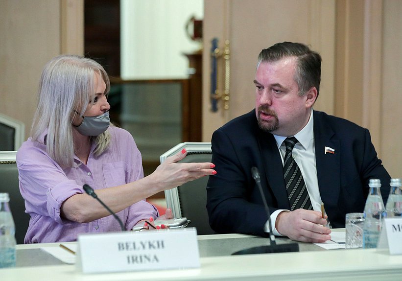 Member of the Committee on State Building and Legislation Irina Belykh and member of the Committee on International Affairs Anton Morozov