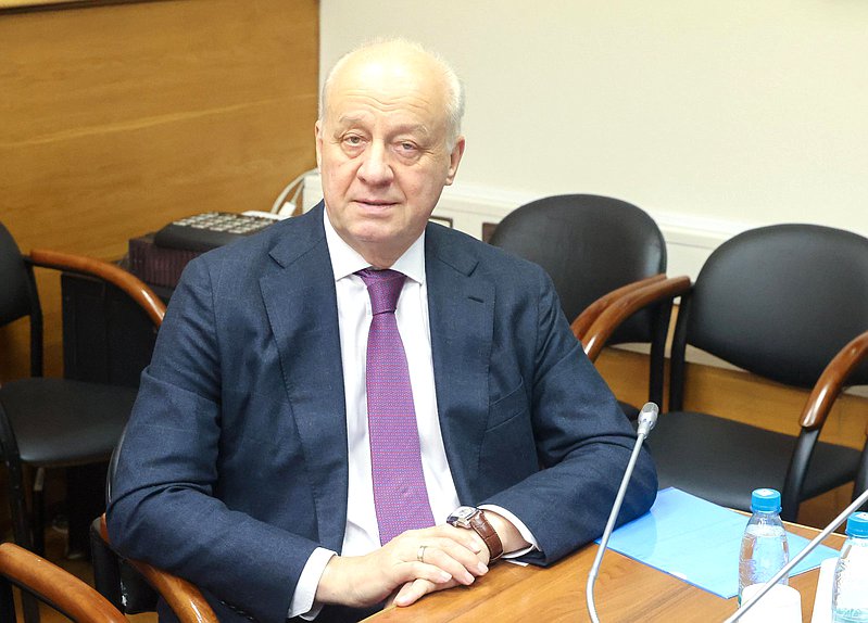 Член Комитета по бюджету и налогам Игорь Шубин