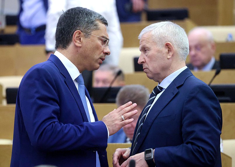 Председатель Комитета по промышленности и торговле Владимир Гутенев и член Комитета по экономической политике Виктор Кидяев