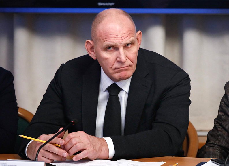 Сенатор РФ Александр Карелин